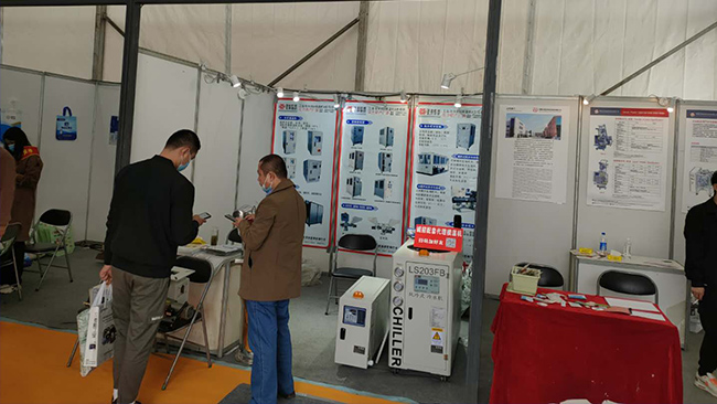 風冷蜜桃视频APP色版，<i style='color:red'>色母機</i>在桐城包裝展與多家廠家簽訂配套協議